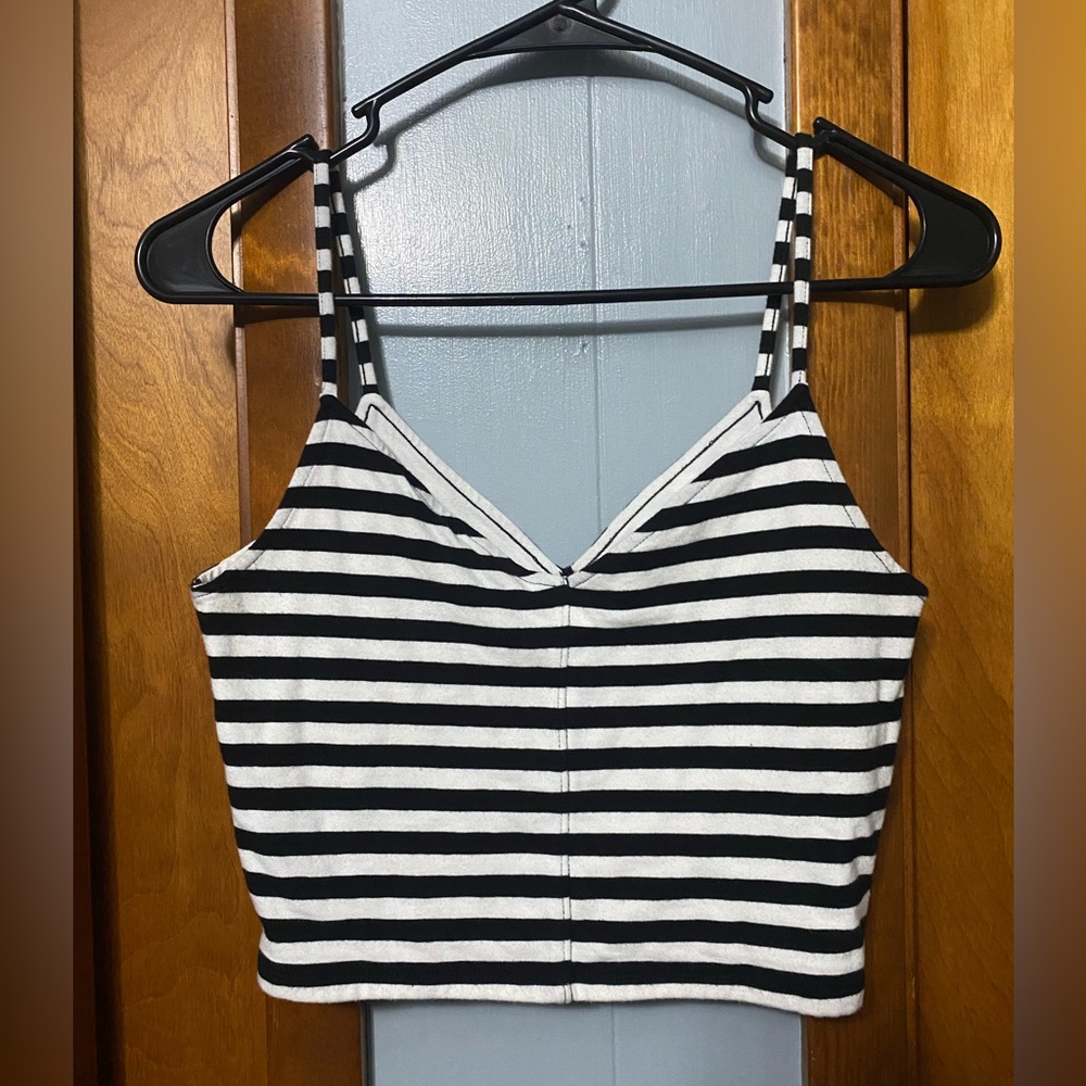 3/$12 Hollister M crop top!